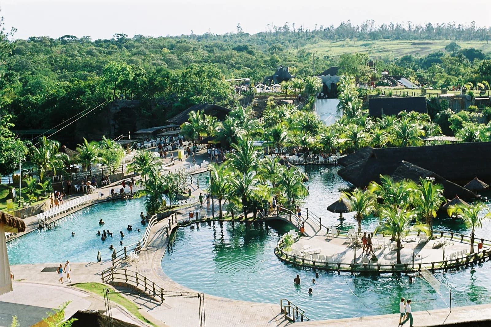 Piscinas de águas quentes do Hot Park, em Rio Quente — Goiás